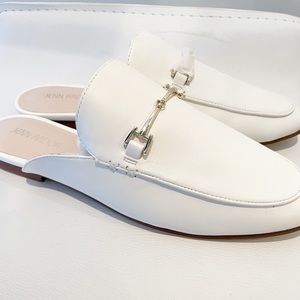 White mule flats